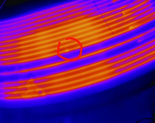 Thermal image of defroster heating wires with a circled break point
