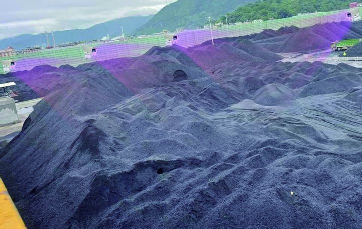 Coal stockpile with thermal overlay highlighting warm zones